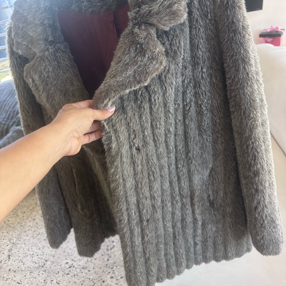 arctic fox vintage coat original 💯
Made glenn models